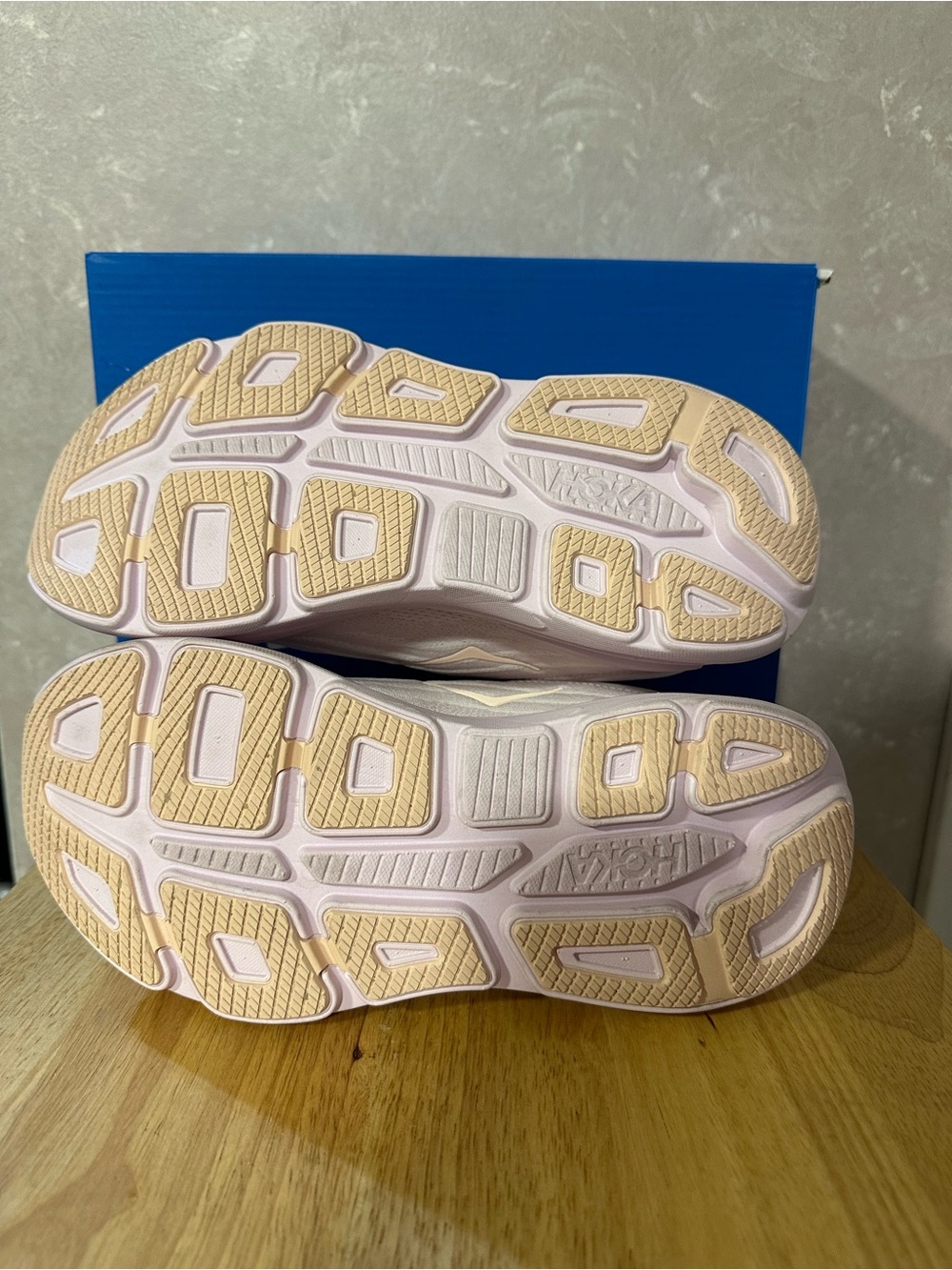 Hoka One One Bondi 9 Lilac Cream & Tangerine Glow Gently Used Size 9 - Picture 7 of 8
